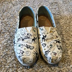 TOMS dog print slides size 6.5